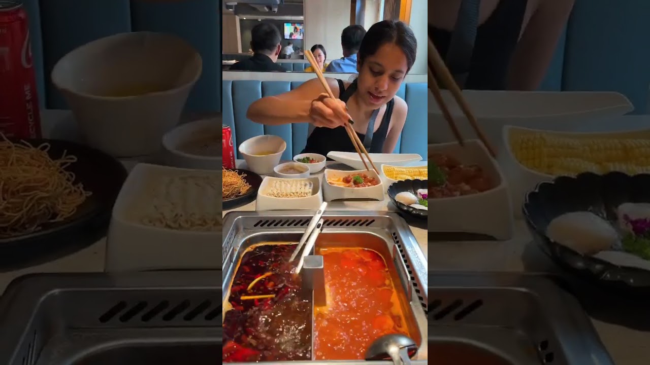 Trying The Most GENIUS Restaurant 😱😱 | Hai Di Lao Restaurant Review Singapore 😍😍