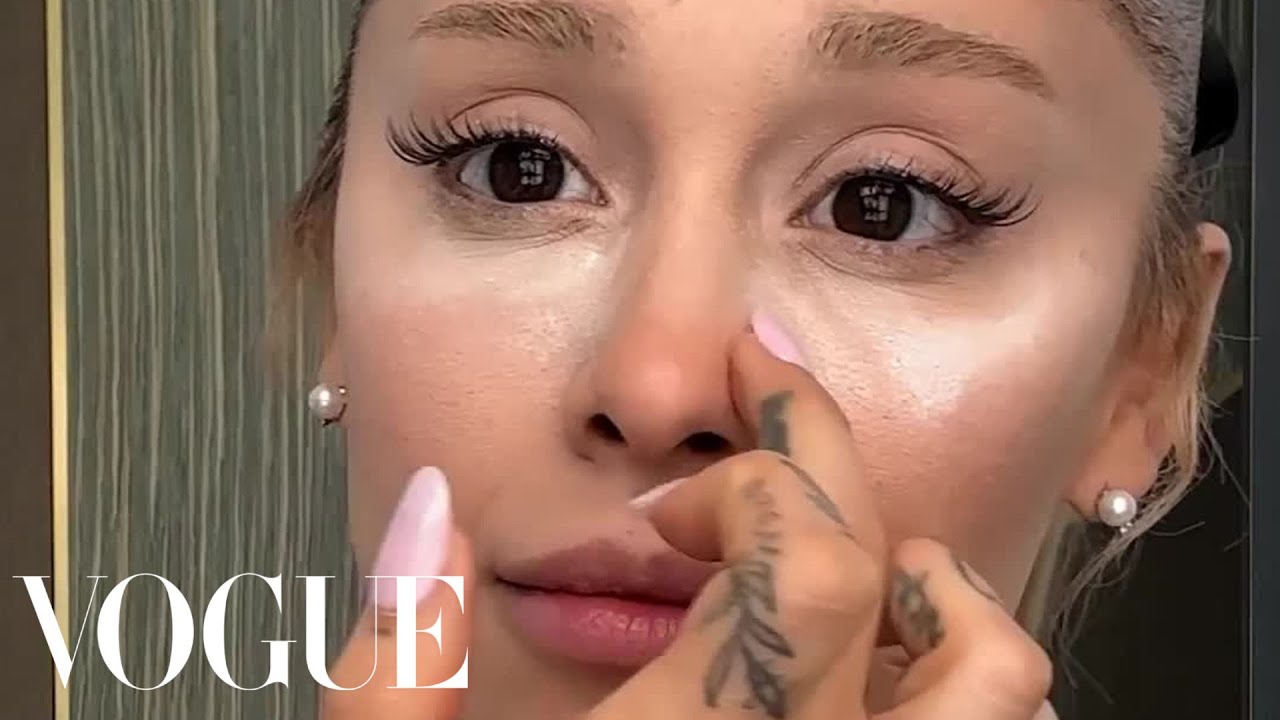 Ariana Grande’s Button Nose Makeup Trick