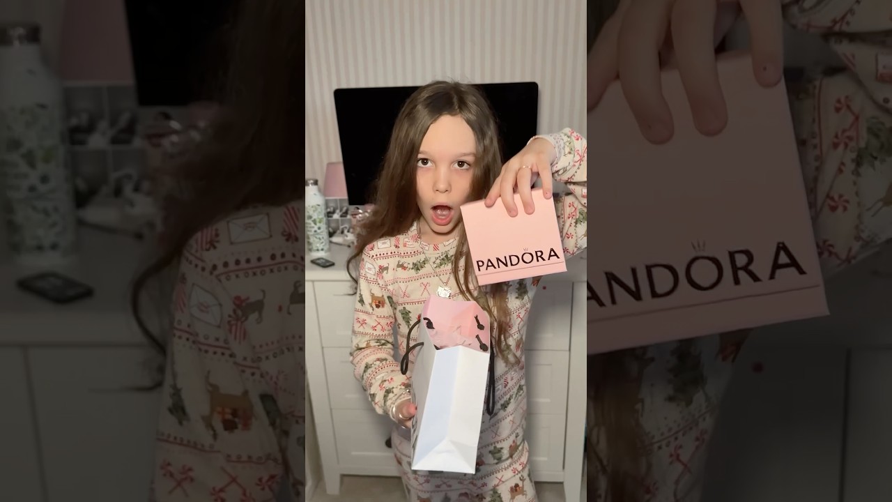 What my daughter Edie got for Christmas ❤️🎄 #jonathanjoly #shorts #christmas #haul ￼