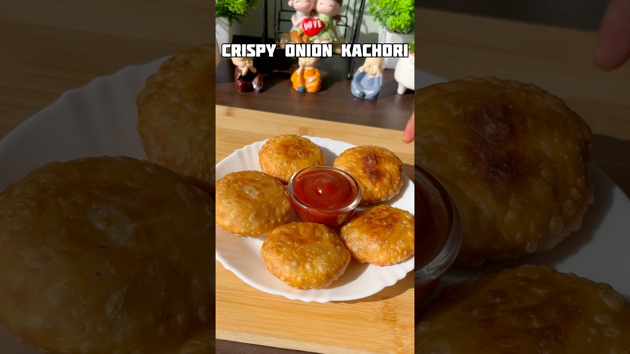 Trending recipe of crispy onion kachori #shorts #recipe #kachori #onion #shortsfeed #trending #viral