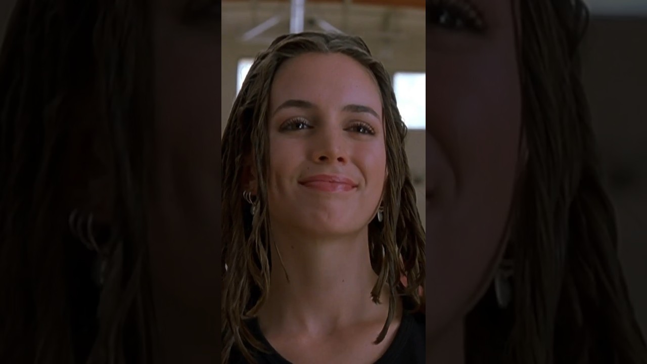 She’s got a spirit finger for you | 🎬 Bring It On (2000)