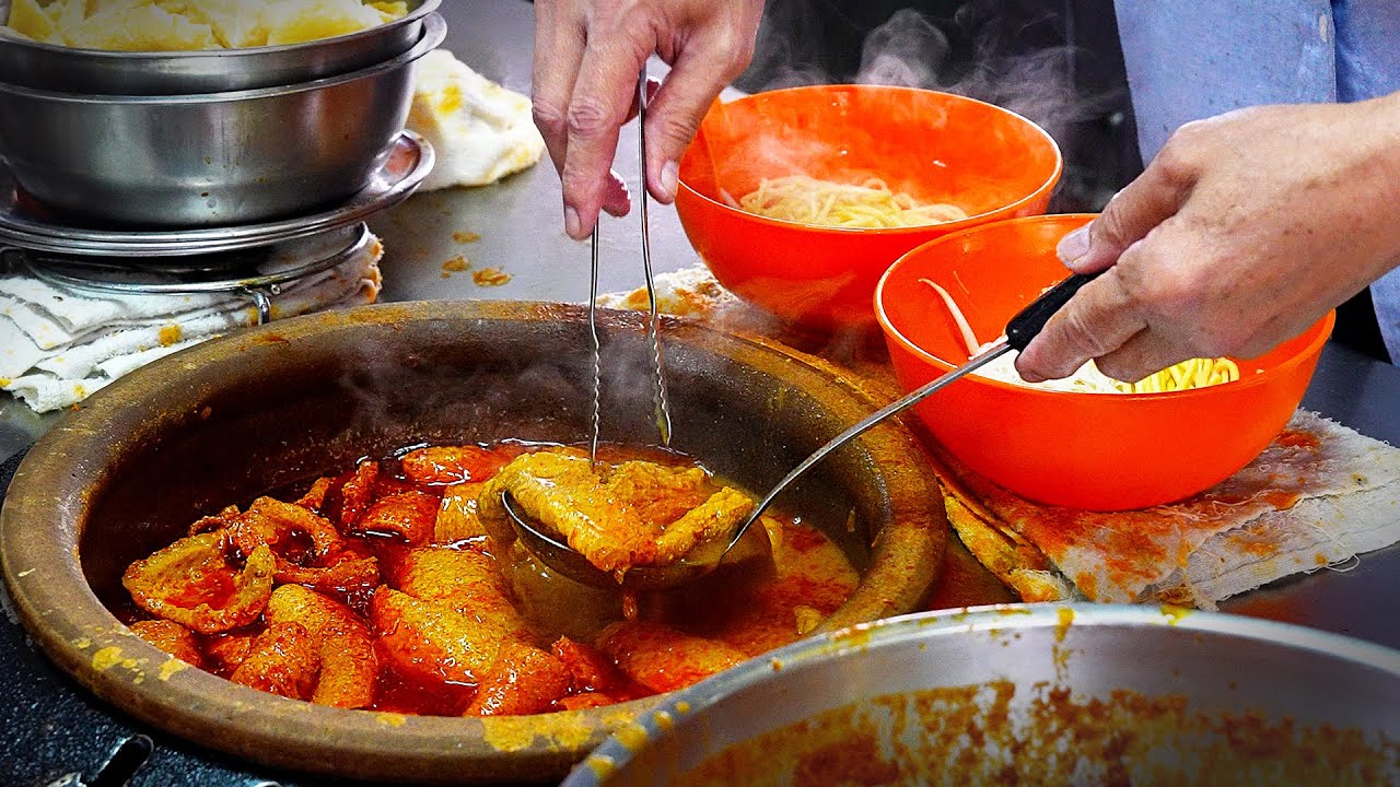 10 Must-Try STREET FOODS in Kuala Lumpur Chinatown, Malaysia