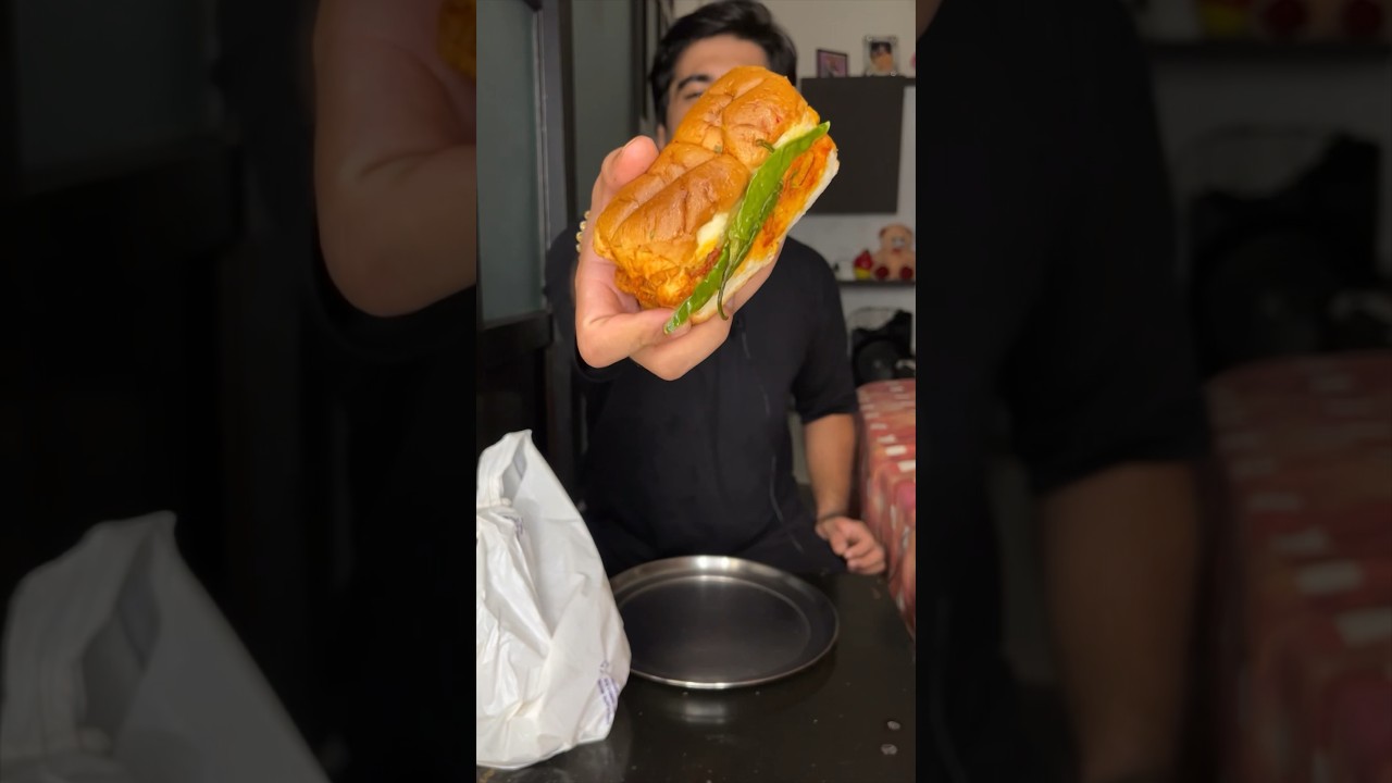 Rohit Sharma🍔#food #foodie #streetfood #rohitsharma #vadapav #mumbaifood #foodvlog #indianfood #new