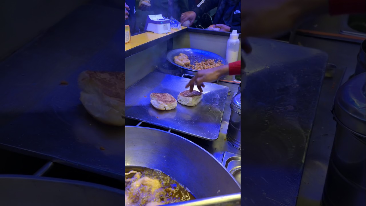 Itna Tasty Vadapav Banega Toh Line Lambi Hogi! 🤯🔥 #Shorts #streetfood #food