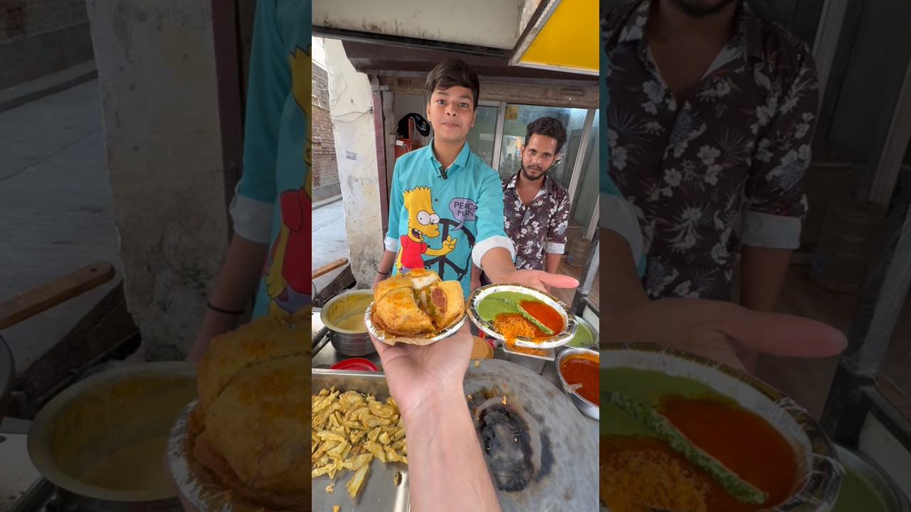 Mumbai Famous Vada Pav only 50/-Rs 😱🔥❤️#shorts #india #food #youtubeshorts #trendingshorts