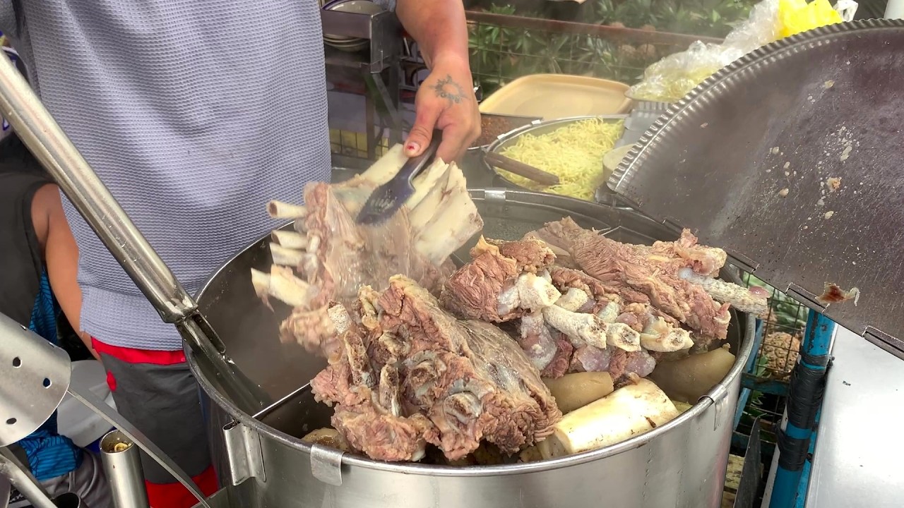 DINUDUMOG Na Mga Street Food in Metro Manila | MASSIVE JURASSIC Filipino Street Food