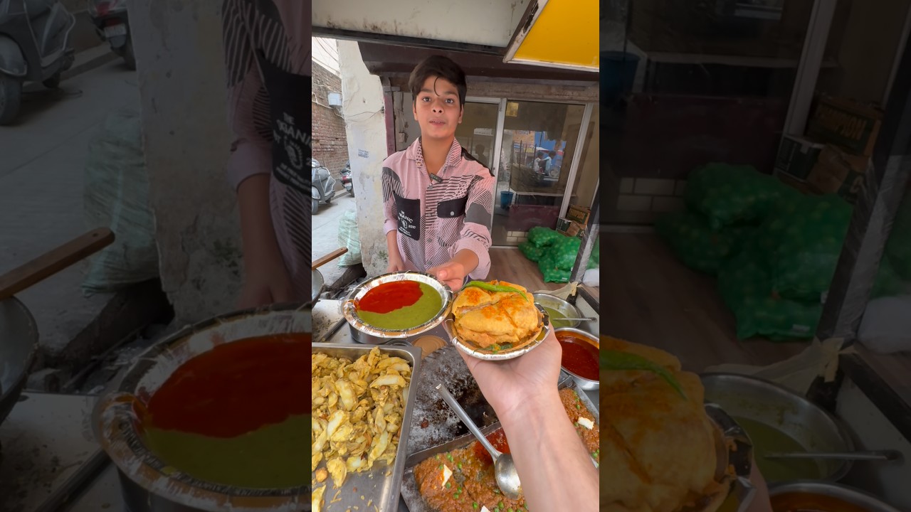 मात्र 50/-₹ में Famous Vda Pav 😱❤️⭐️#shorts #india #food #youtubeshorts #trendingshorts