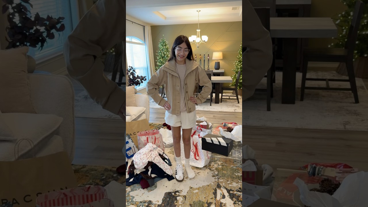 Her outfit in the end is SO CUTE!! ❤️ #haul #shopping. #shorts