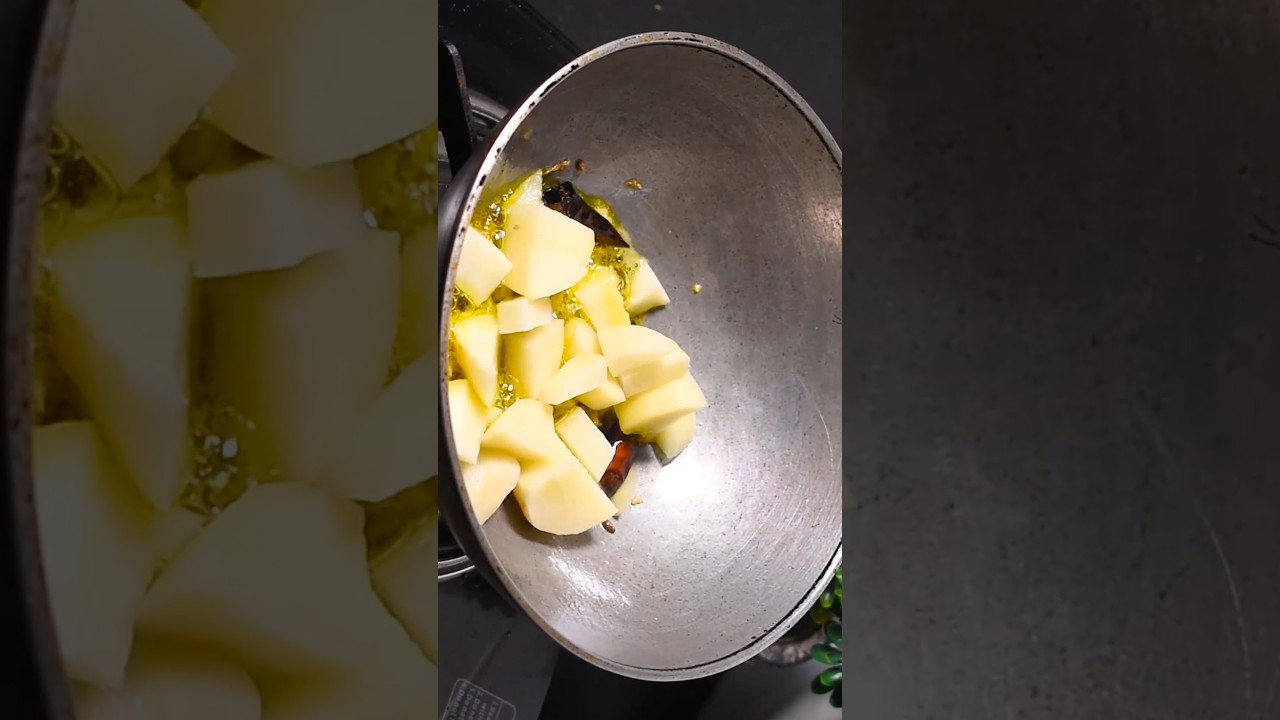 আলু ভাজা 🙃✌️ #challenge #food #mangshoranna #foodrecipes #cooking #recipes #cookingrecipes #foodie