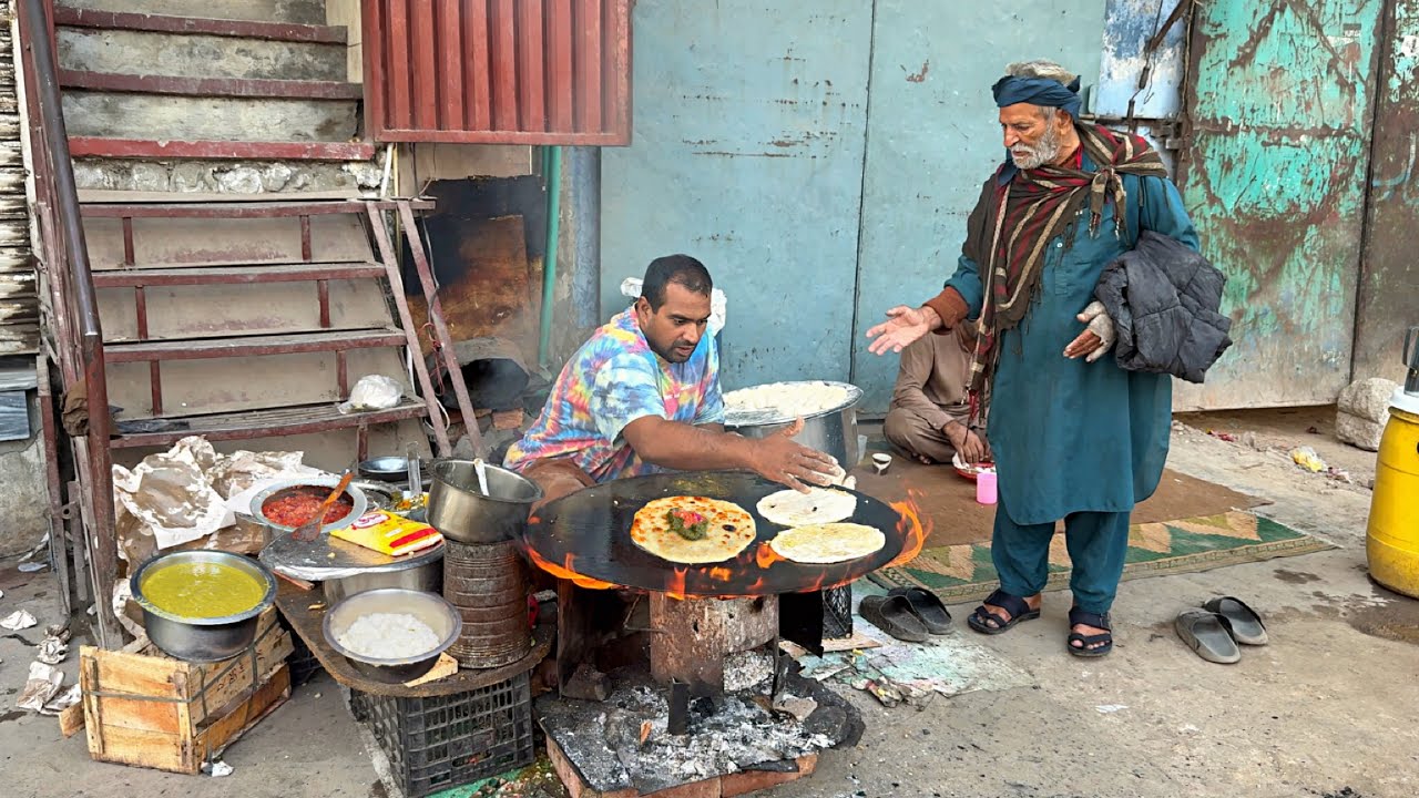 60/- Rs PUNJAB STREET FOOD 😍 SAAG ALOO PARATHA | DESI BREAKFAST – PAKISTANI BEST DESI FOOD
