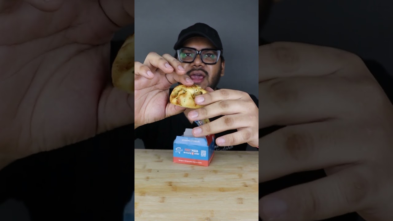 DOMINO’S NON VEG ZING PARCEL REVIEW | SPICY CHICKEN CHEESE PARCEL TASTE TEST | DOMINOS FOOD REVIEW